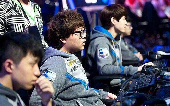 2024 Demacia 杯参赛名单： Bilibili Gaming ， Top Esports ， LNG Esports ， Weibo Gaming 将直接进入淘汰赛阶段